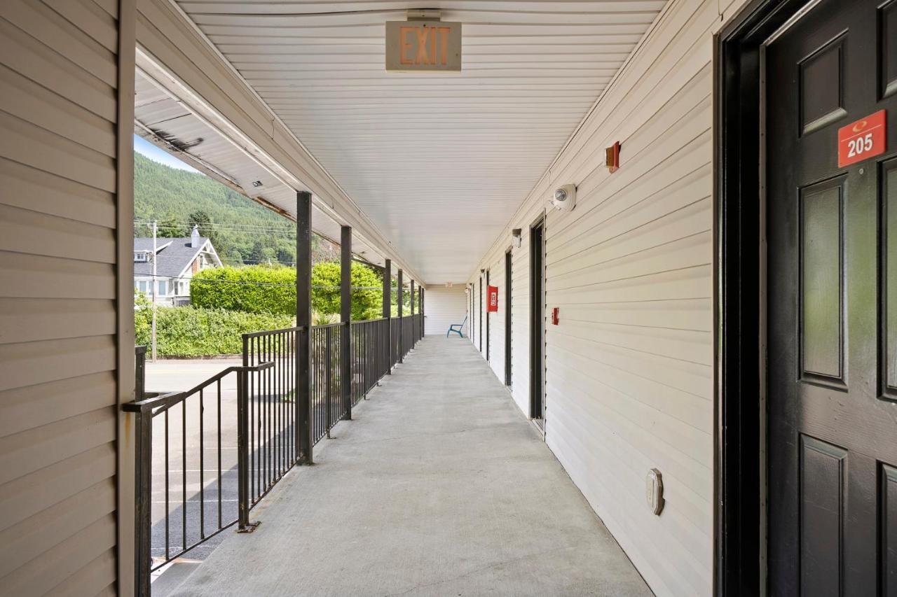 | Garibaldi Inn at the Bay