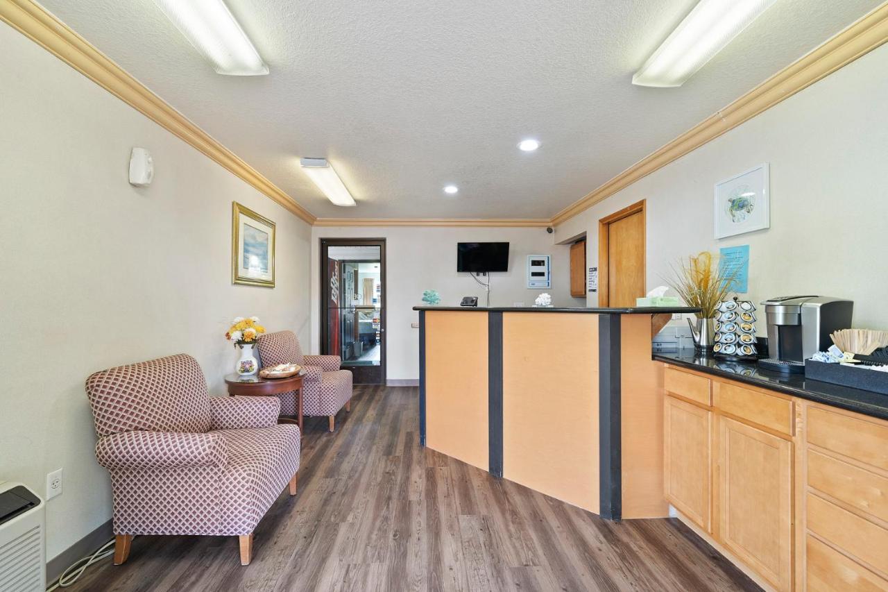 | Garibaldi Inn at the Bay