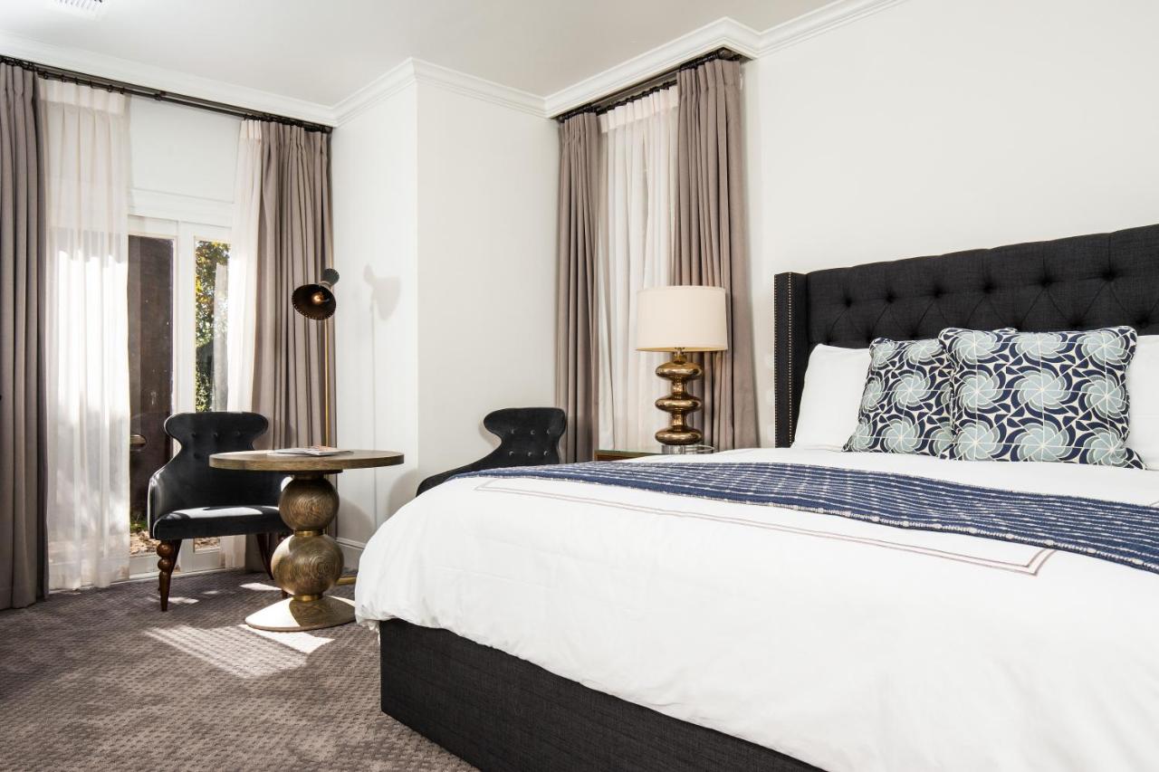 Deluxe King Room at Hotel Ella