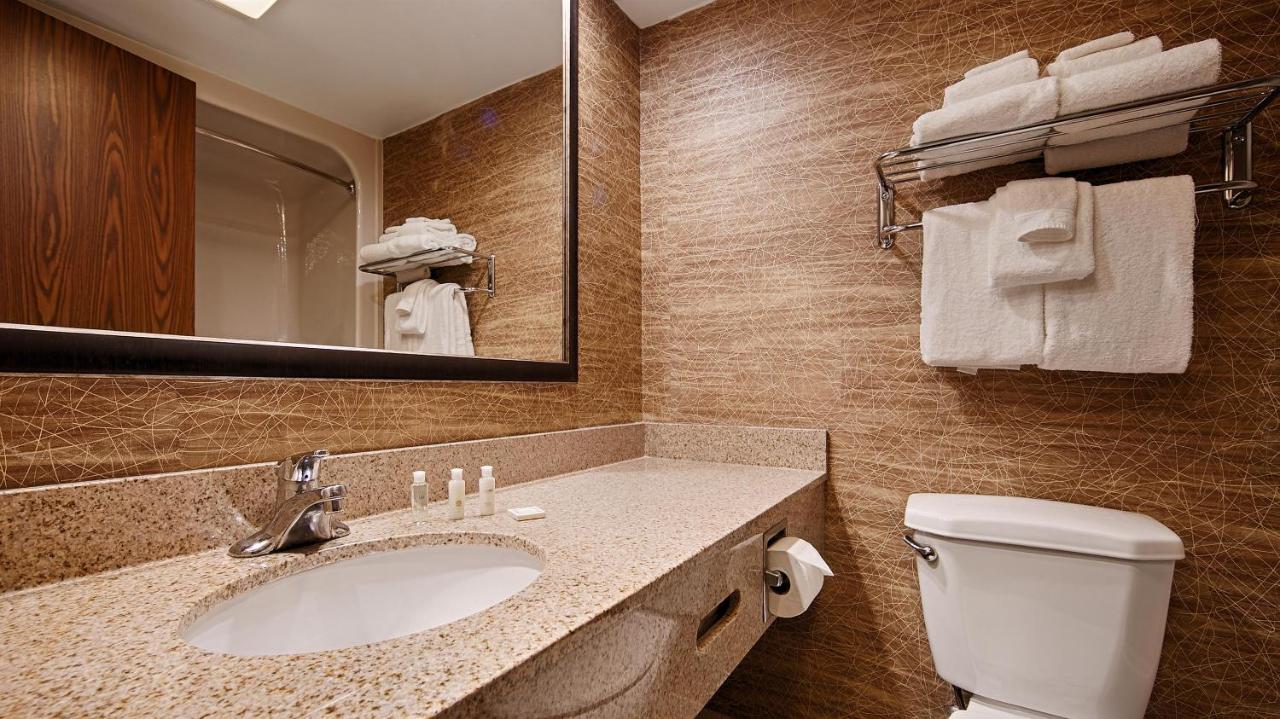 Double Room with Two Double Beds at Best Western Detroit Livonia