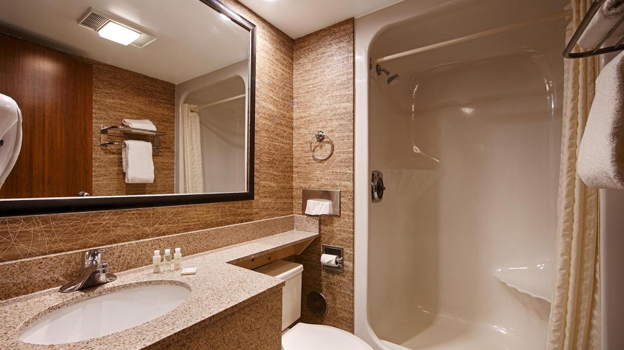 King Suite with Kitchenette - First Floor at Best Western Detroit Livonia