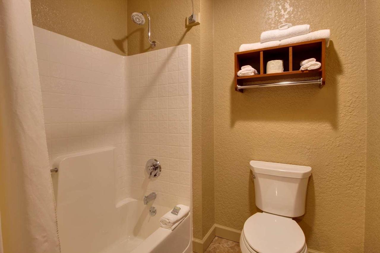 King Room with Balcony - Partial Lake View at Best Western Harbour Pointe Lakefront
