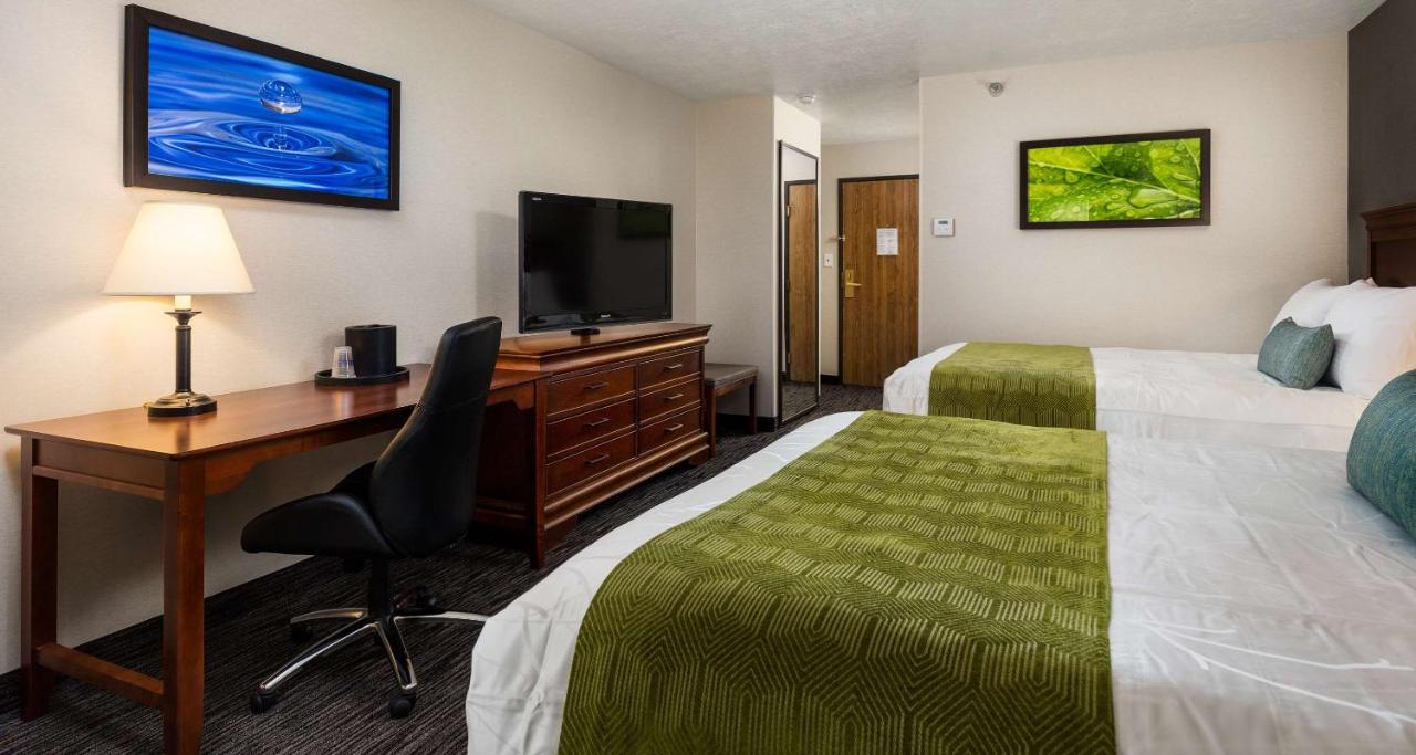 | Best Western Plus Landmark Inn