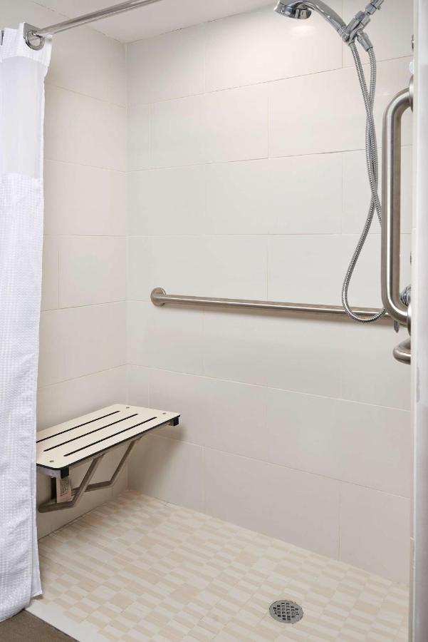 King Room with Ocean View and Roll-in Shower - Disability Access at Best Western Plus Agate Beach Inn