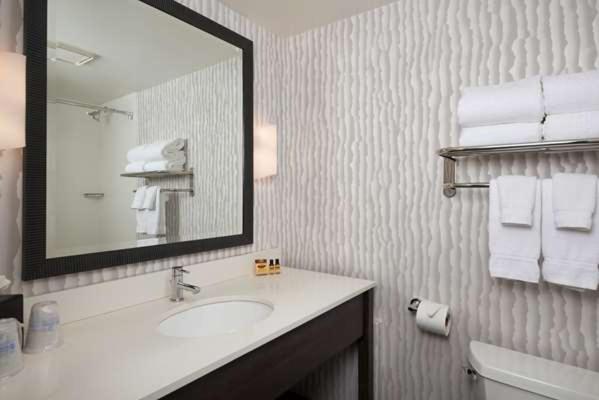 Queen Room with Two Queen Beds with Ocean View at Best Western Plus Agate Beach Inn