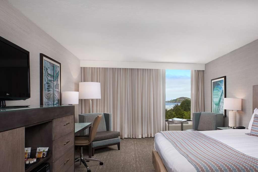 Queen Room with Two Queen Beds and Partial View at Best Western Plus Agate Beach Inn