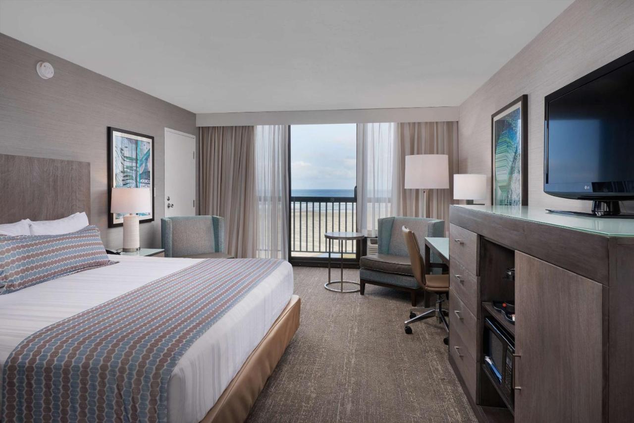 Queen Room - Ocean View at Best Western Plus Agate Beach Inn
