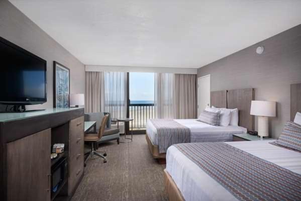 Queen Room with Two Queen Beds with Ocean View at Best Western Plus Agate Beach Inn