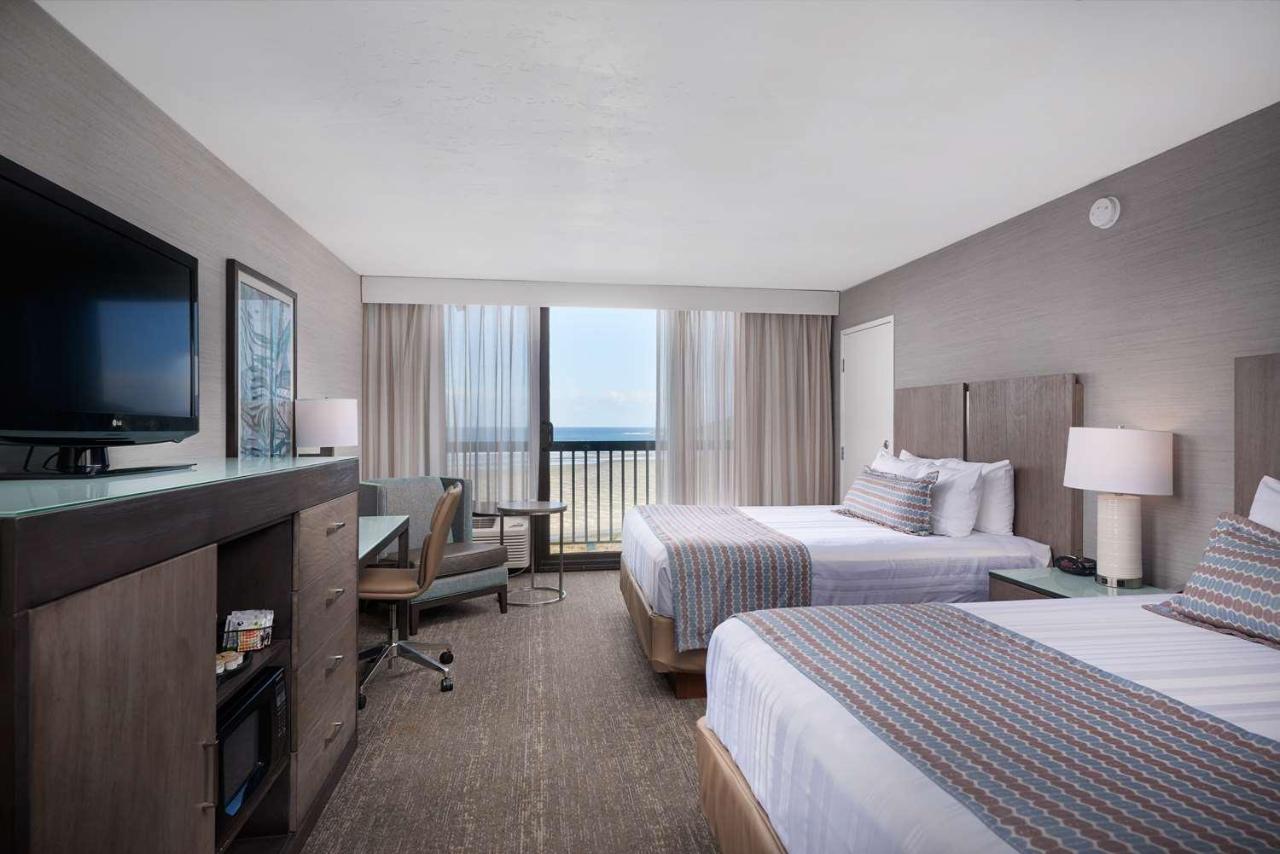 Queen Room with Two Queen Beds with Ocean View at Best Western Plus Agate Beach Inn