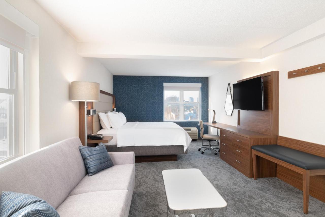 Executive Suite at Holiday Inn Express & Suites Boston - Cambridge by IHG