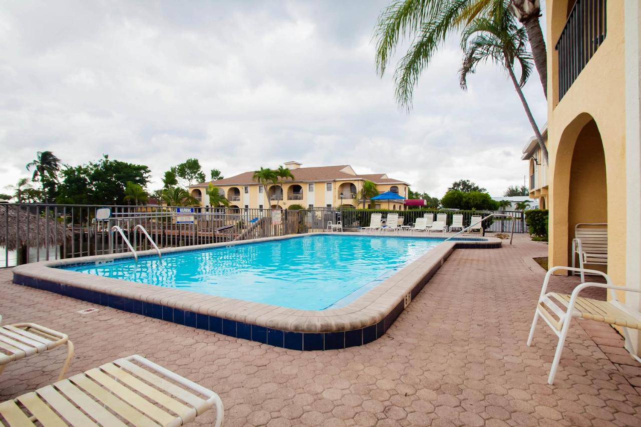  | OYO Waterfront Hotel- Cape Coral Fort Myers, FL