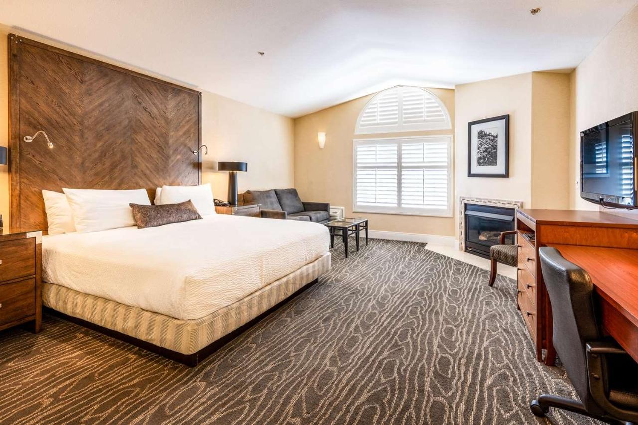 King Suite with Fireplace - Non-Smoking at Best Western Plus Stevenson Manor