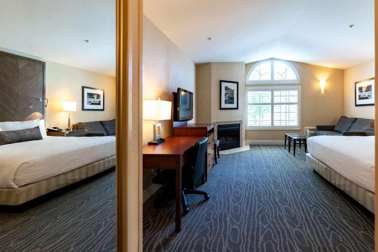 King Suite with Fireplace - Non-Smoking at Best Western Plus Stevenson Manor