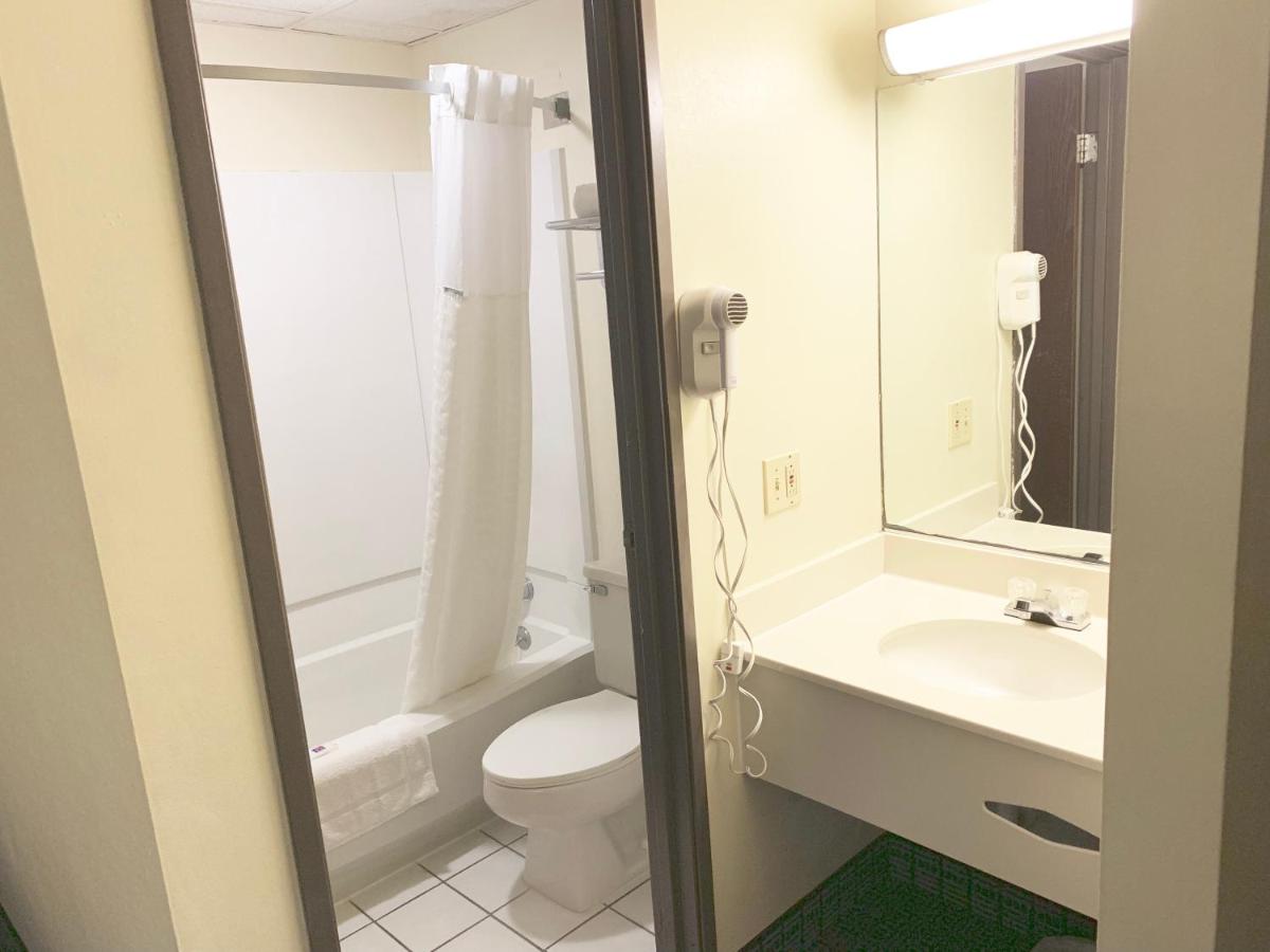 | Motel 6 McGraw, NY - Cortland