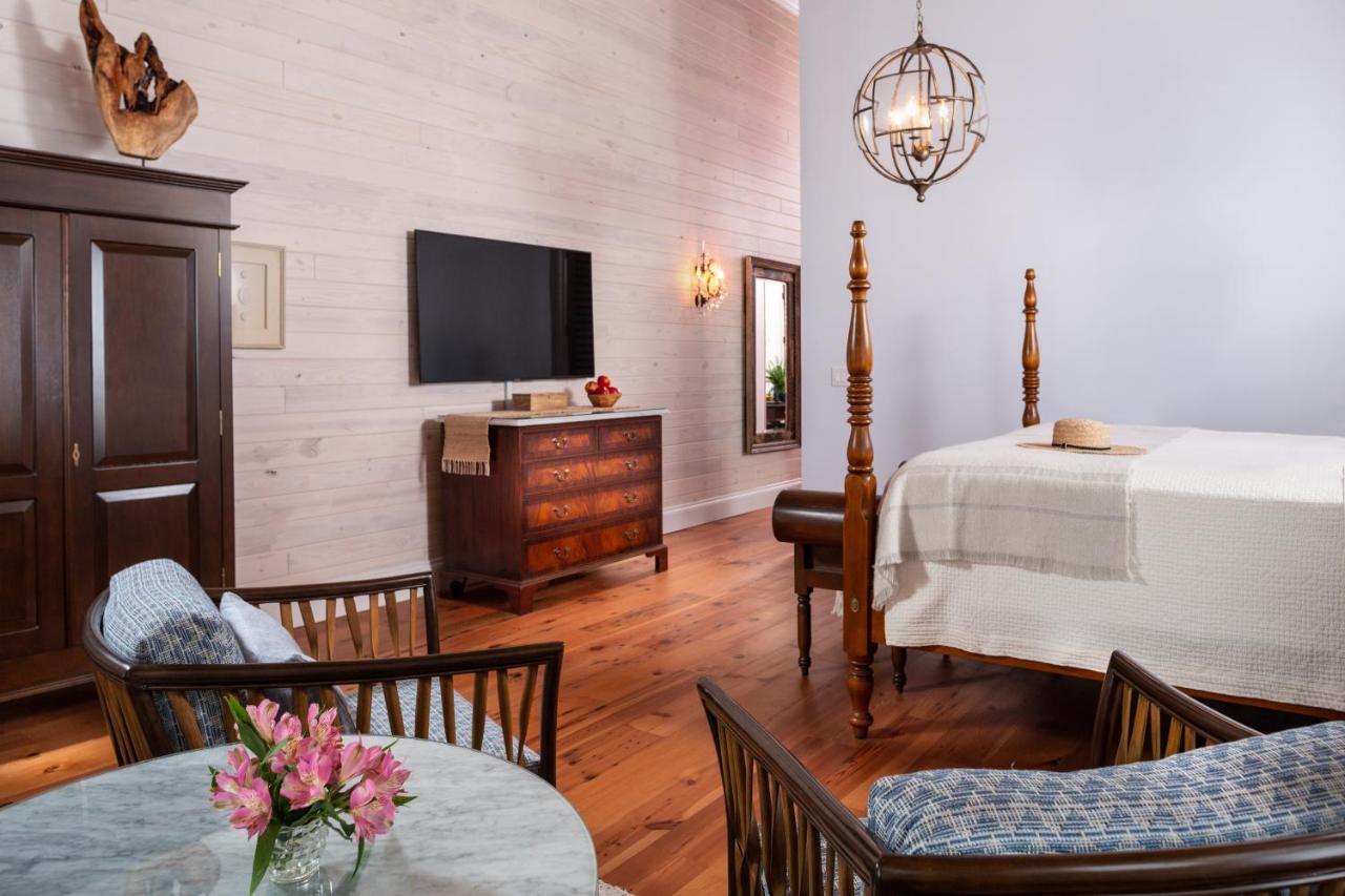 | Port d'Hiver Bed and Breakfast