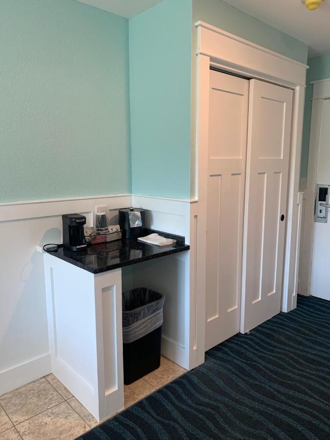 Budget Double Room at John Yancey Oceanfront Inn