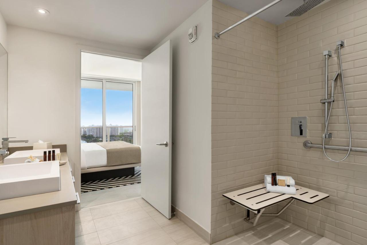 3 Bedroom Corner Suite View-Ocean/Intra/City-Mobil Roll In Shower with Kitchen at Hyde Beach House