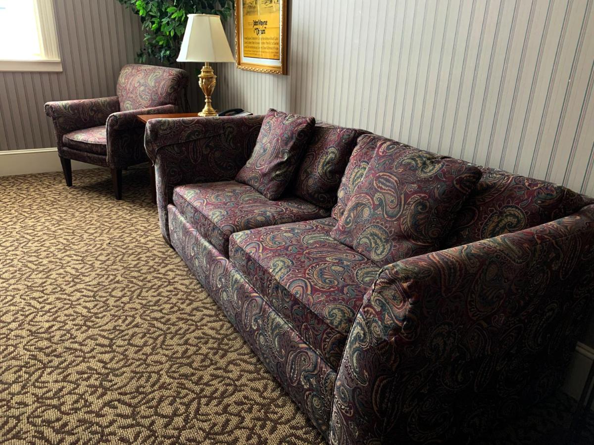 | Celebrity Hotel