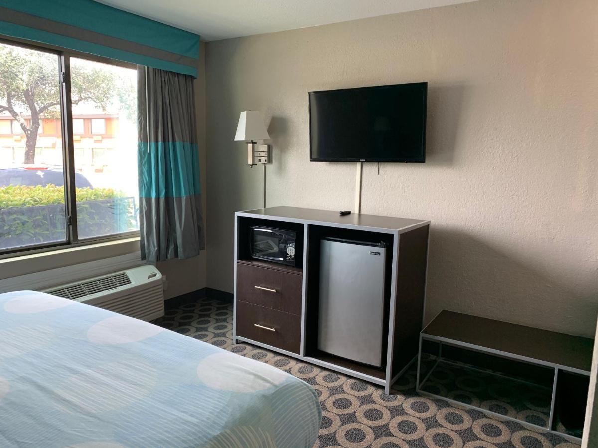 One Bedroom King Suite with Sofa Bed at Travelodge by Wyndham San Antonio Downtown Northeast