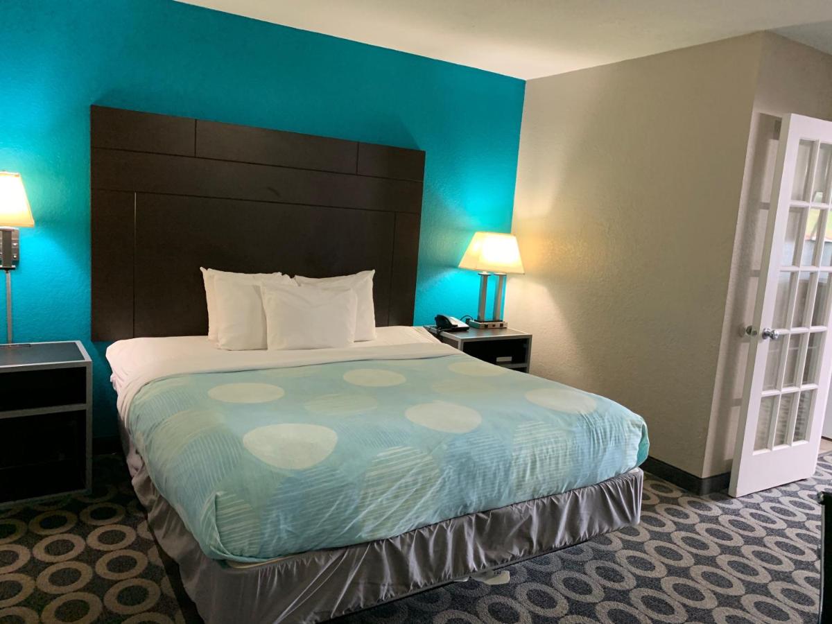 Two Bedroom King Suite with Two King Beds at Travelodge by Wyndham San Antonio Downtown Northeast