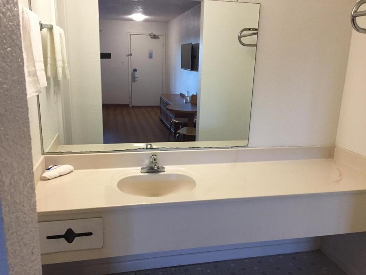 One-Bedroom Suite at FairBridge Inn Express North Lima