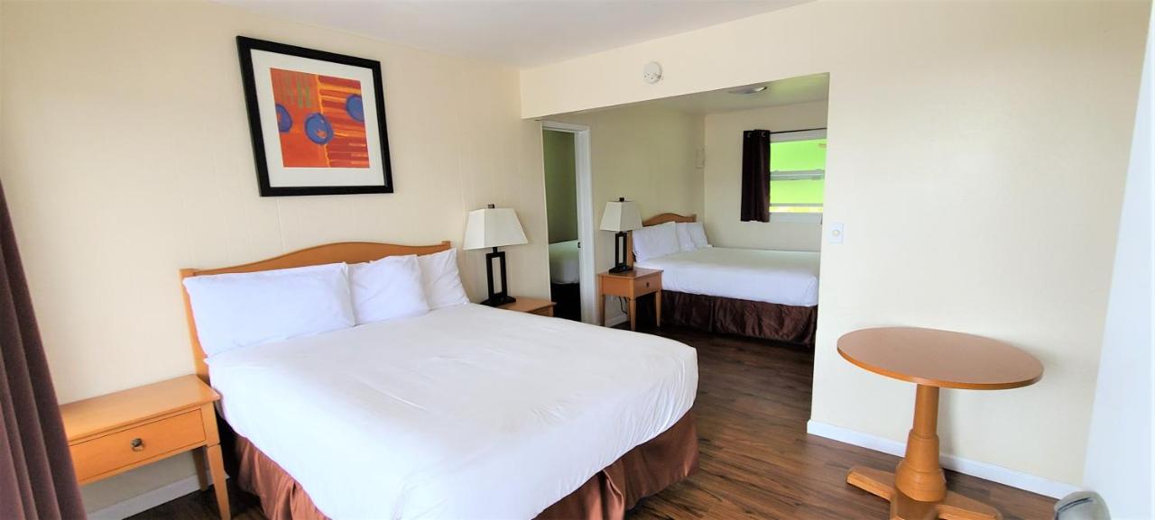 | Blue Coast Inn & Suites
