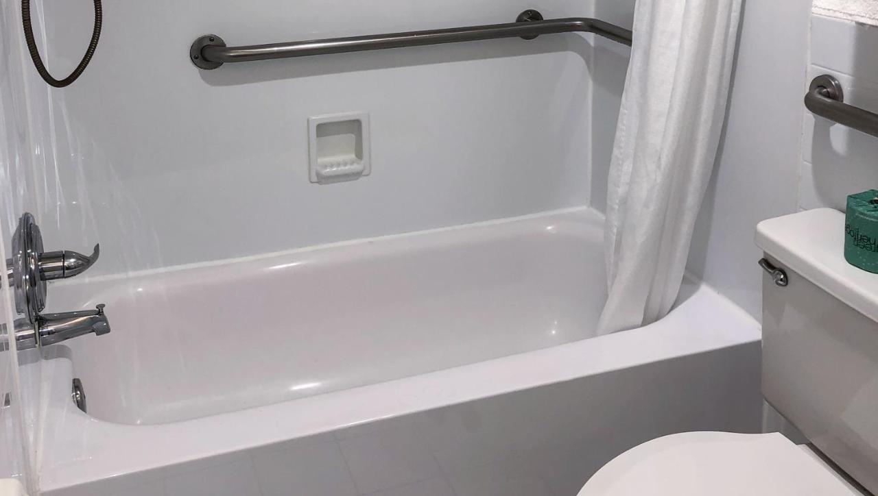  | Roadstar Hotel Zephyrhills