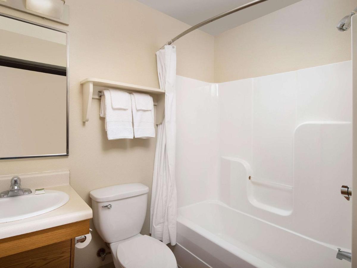 Standard Queen Room - Non-Smoking at WoodSpring Suites Atlanta Conyers