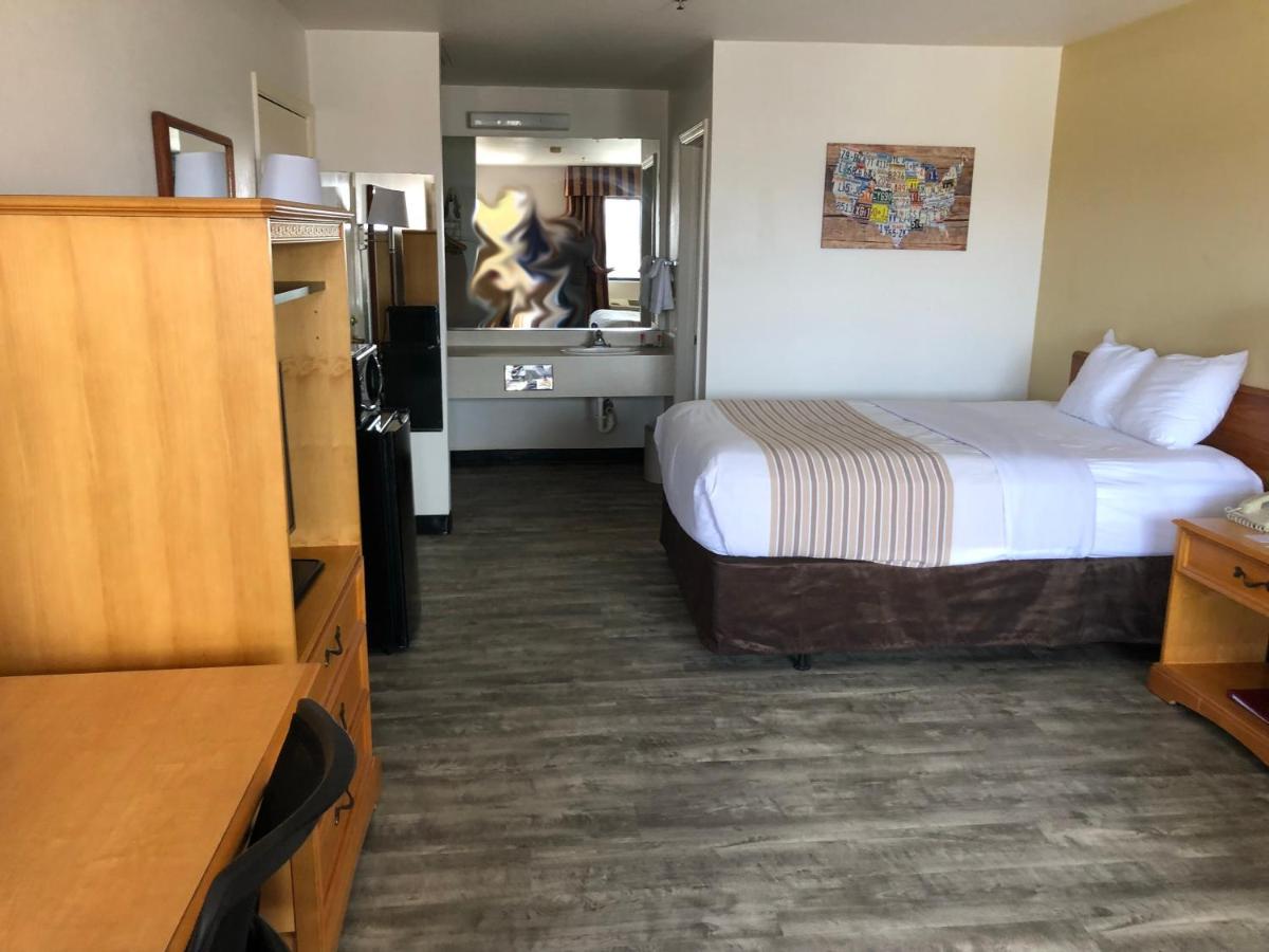 Queen Room - Non-Smoking at Econo Lodge Lordsburg I-10