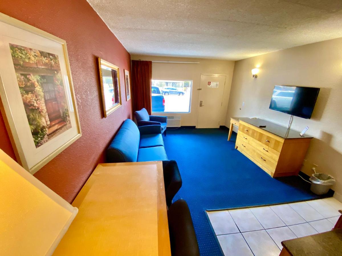 One-Bedroom Suite at Breeze Inn & Suites, Virginia Beach