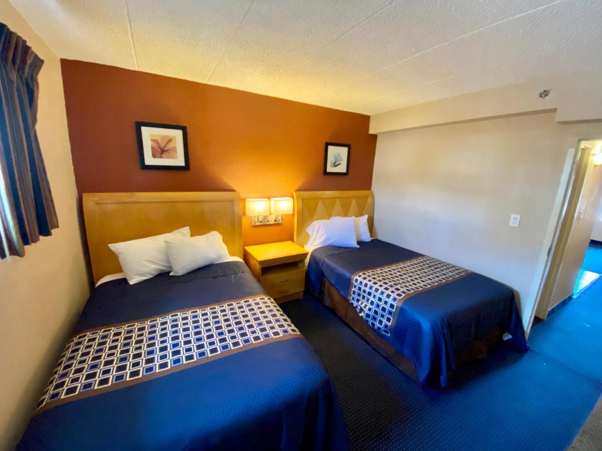 One-Bedroom Suite at Breeze Inn & Suites, Virginia Beach