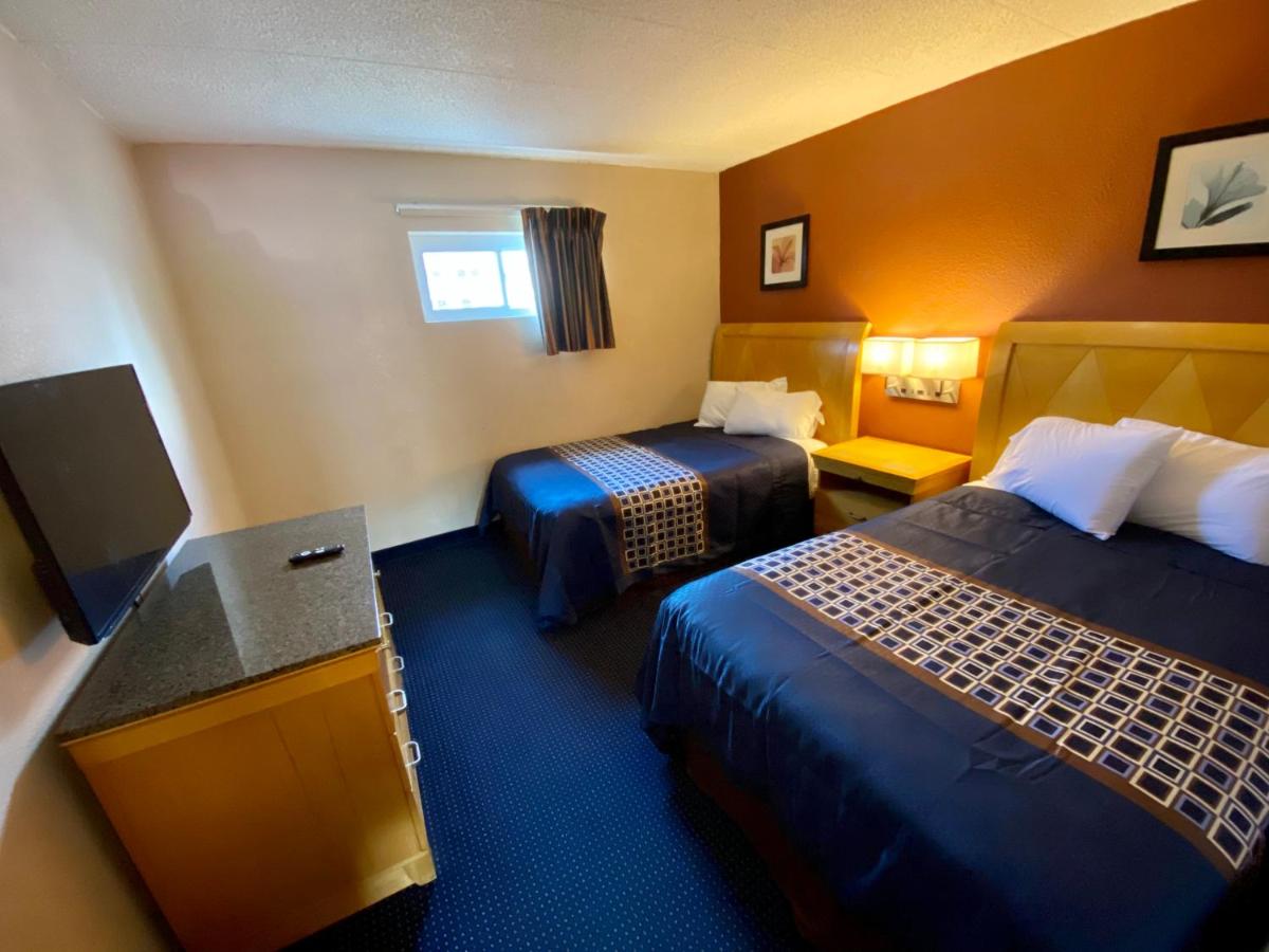 One-Bedroom Suite at Breeze Inn & Suites, Virginia Beach