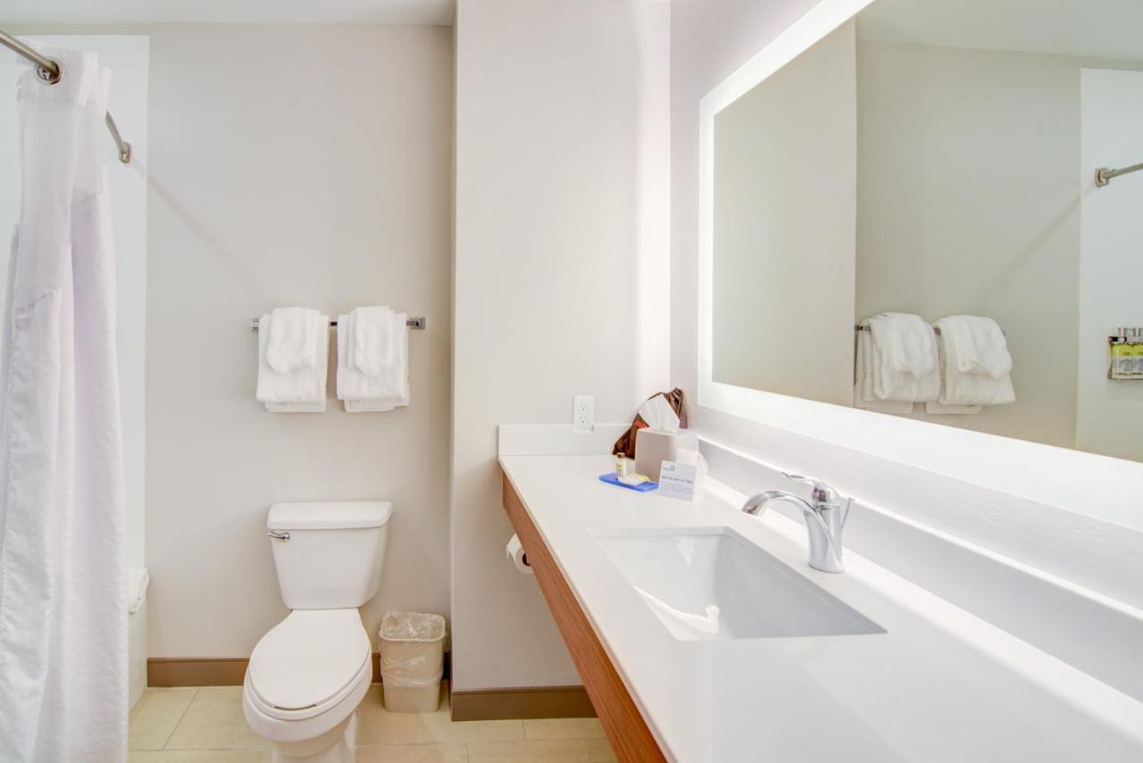 Queen Suite with Two Queen Beds at Holiday Inn Express & Suites Foley by IHG