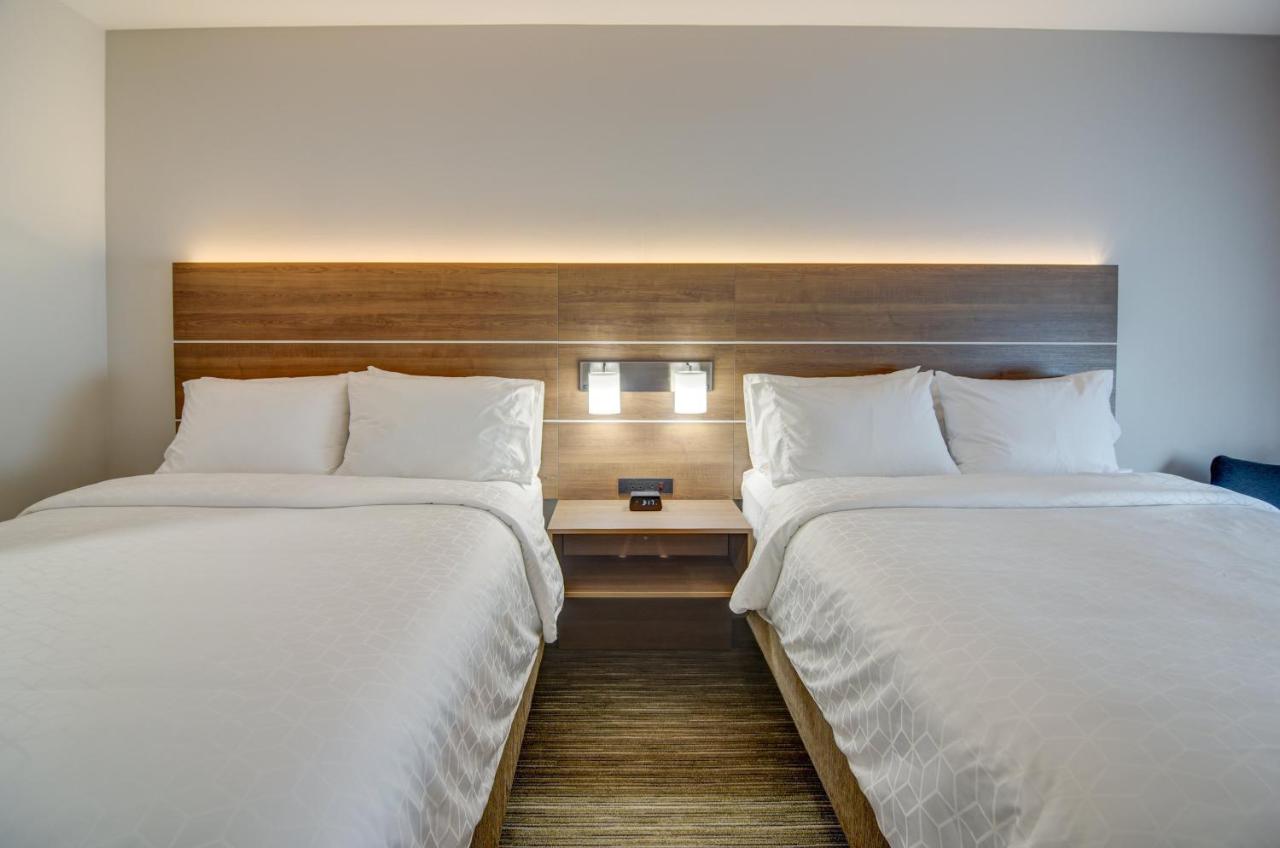 Queen Room with Two Queen Beds at Holiday Inn Express & Suites Foley by IHG