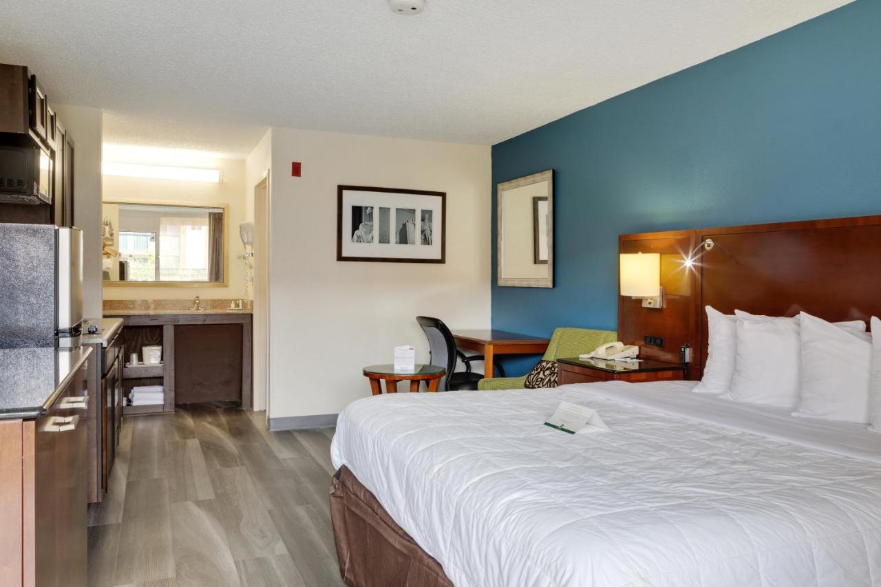 Queen Room - Accessible/Non-Smoking at Quality Inn Sumter