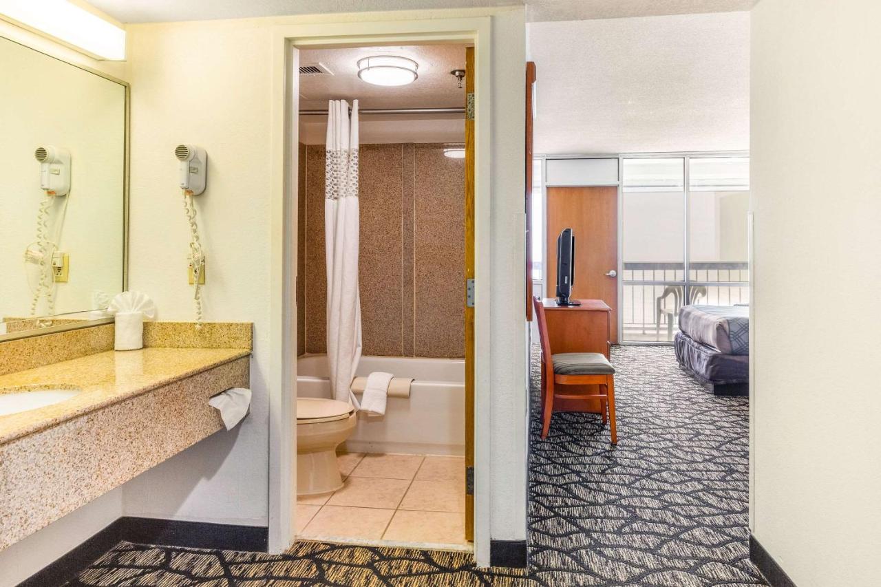 Deluxe Double Room at Seaview Hotel