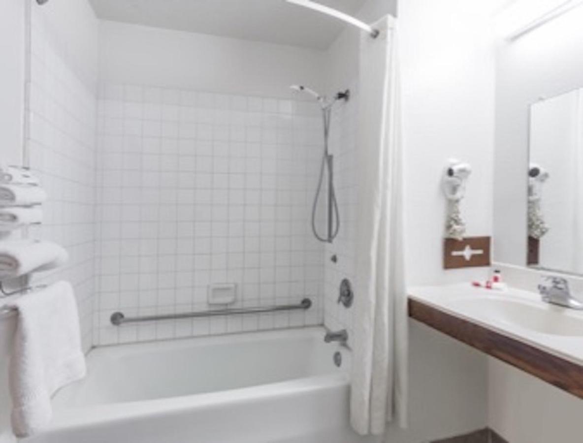 Queen Room - Mobility Access/Non-Smoking at Super 8 by Wyndham Arcata