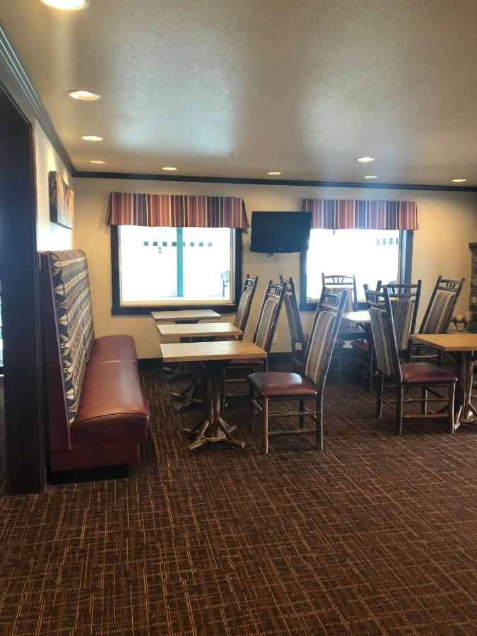 | Yellowstone West Gate Hotel