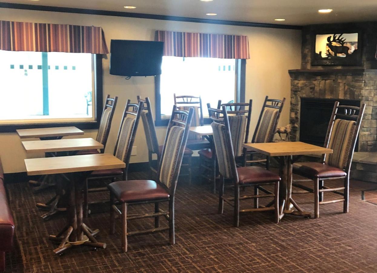 | Yellowstone West Gate Hotel