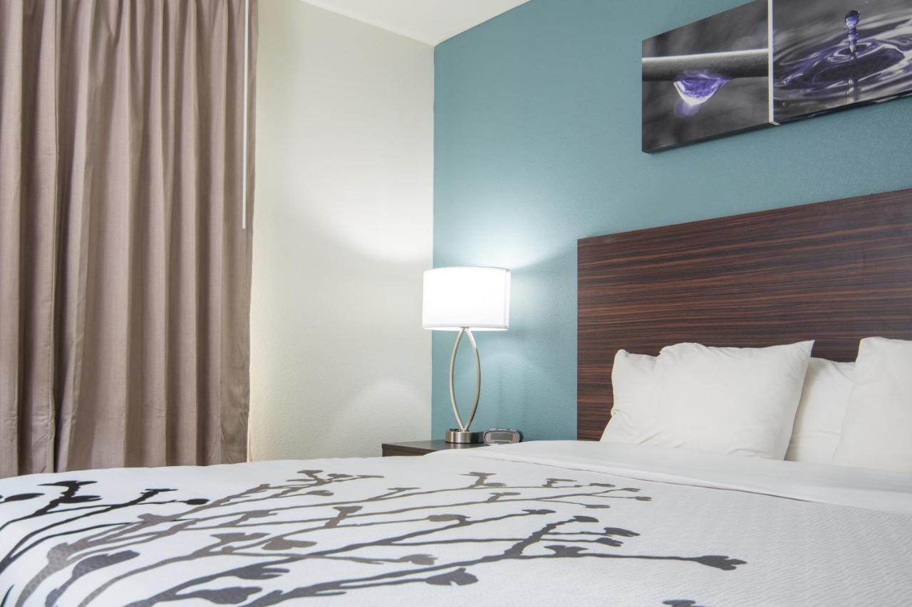King Room at Sleep Inn & Suites Washington near Peoria
