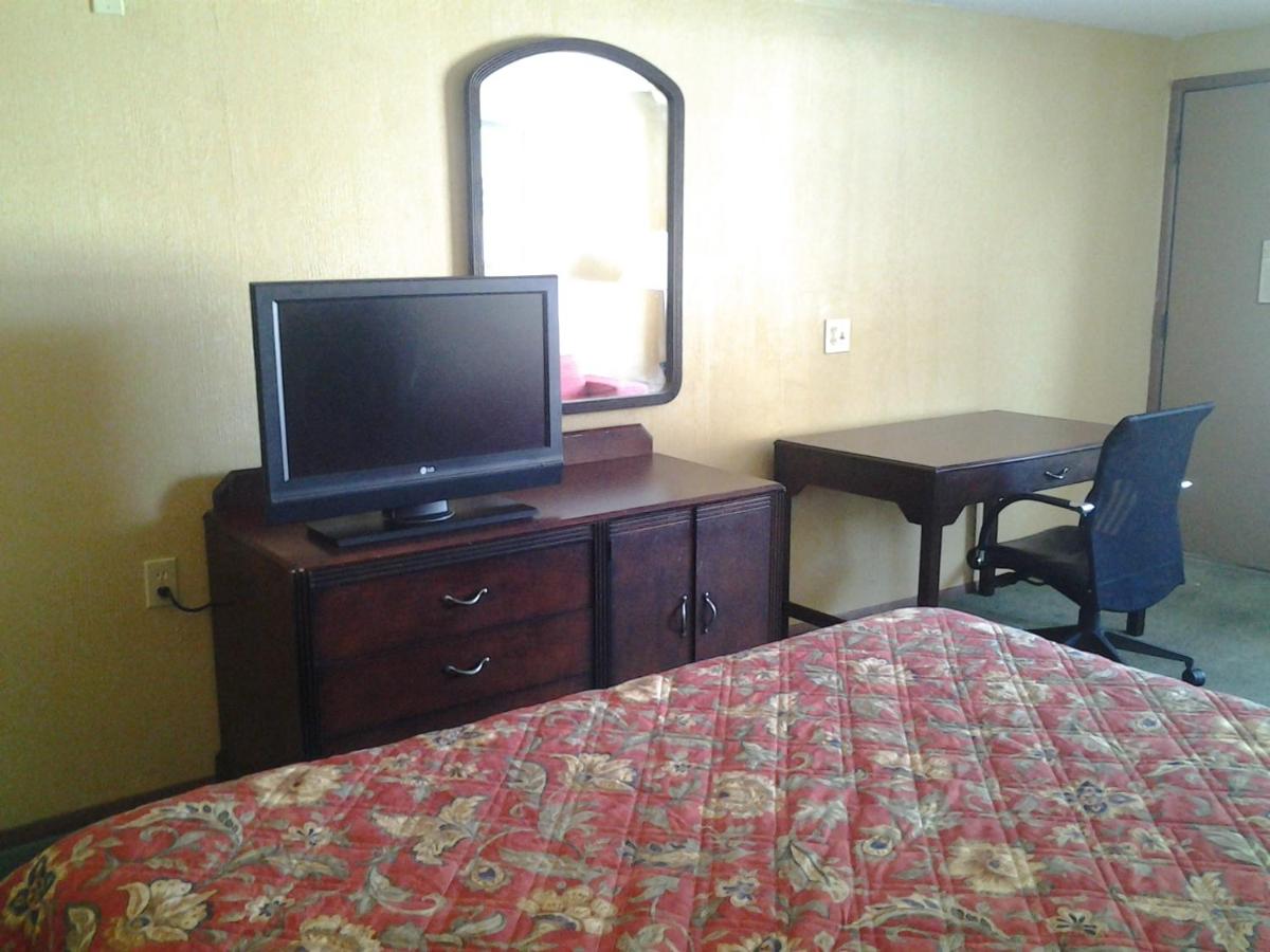 | Xenia Country Inn
