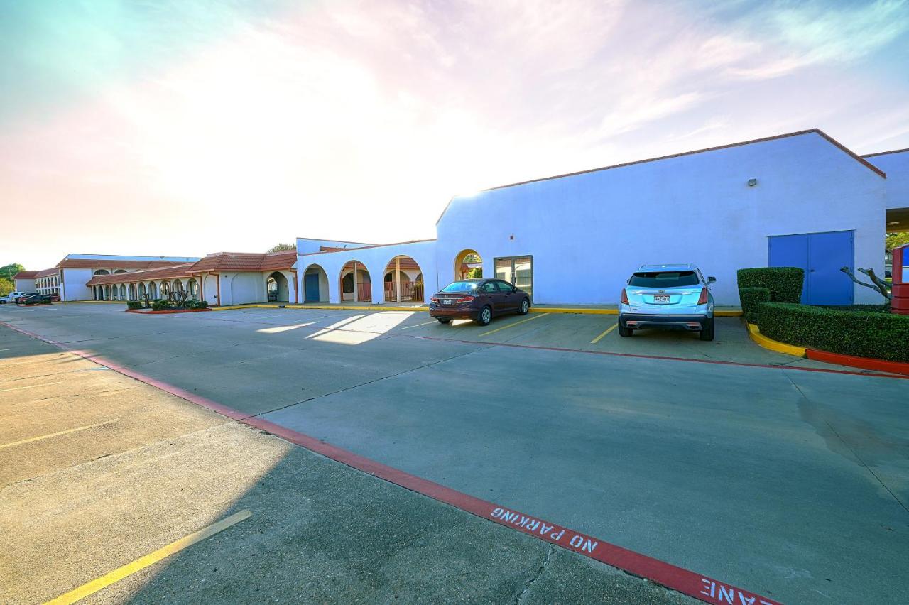 | Motel 6-Longview, TX - North