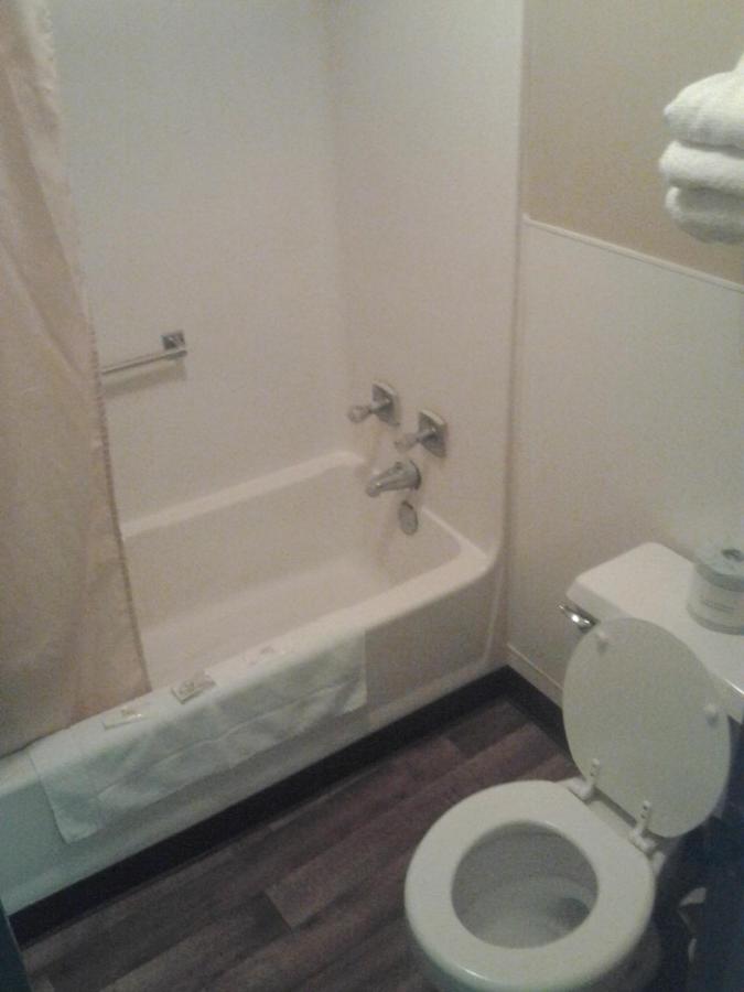 | Xenia Country Inn