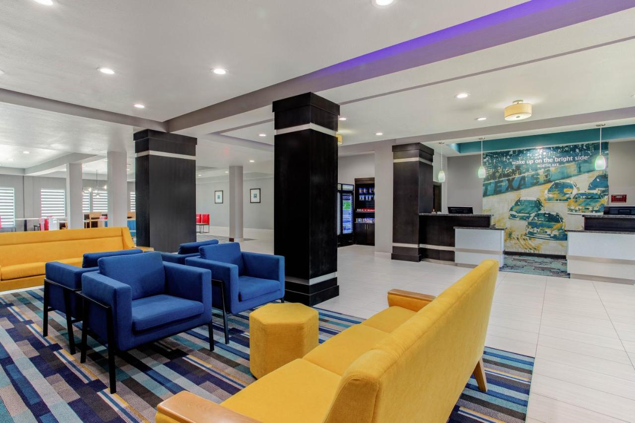 King Room with Roll-In Shower - Mobility/Hearing Accessible - Non-Smoking at La Quinta Inn & Suites by Wyndham Northlake Fort Worth