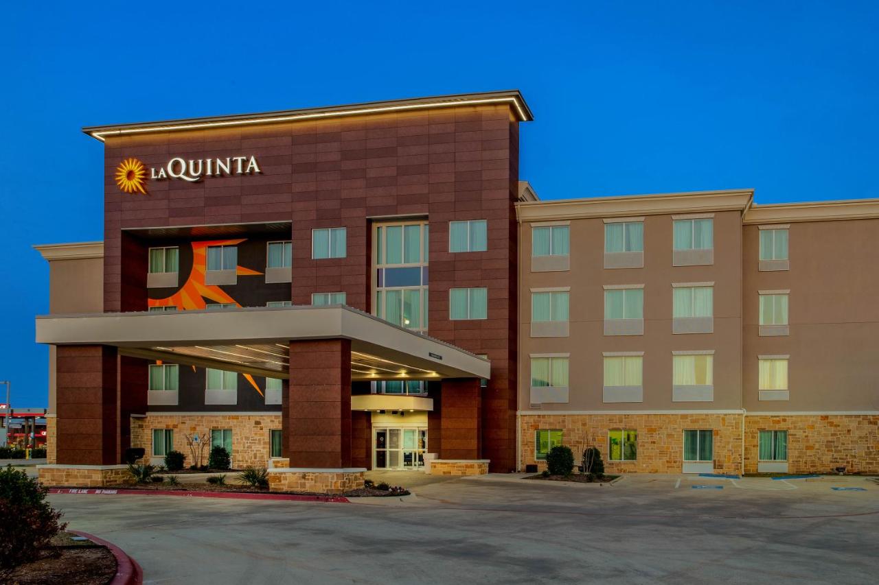 King Room with Roll-In Shower - Mobility/Hearing Accessible - Non-Smoking at La Quinta Inn & Suites by Wyndham Northlake Fort Worth