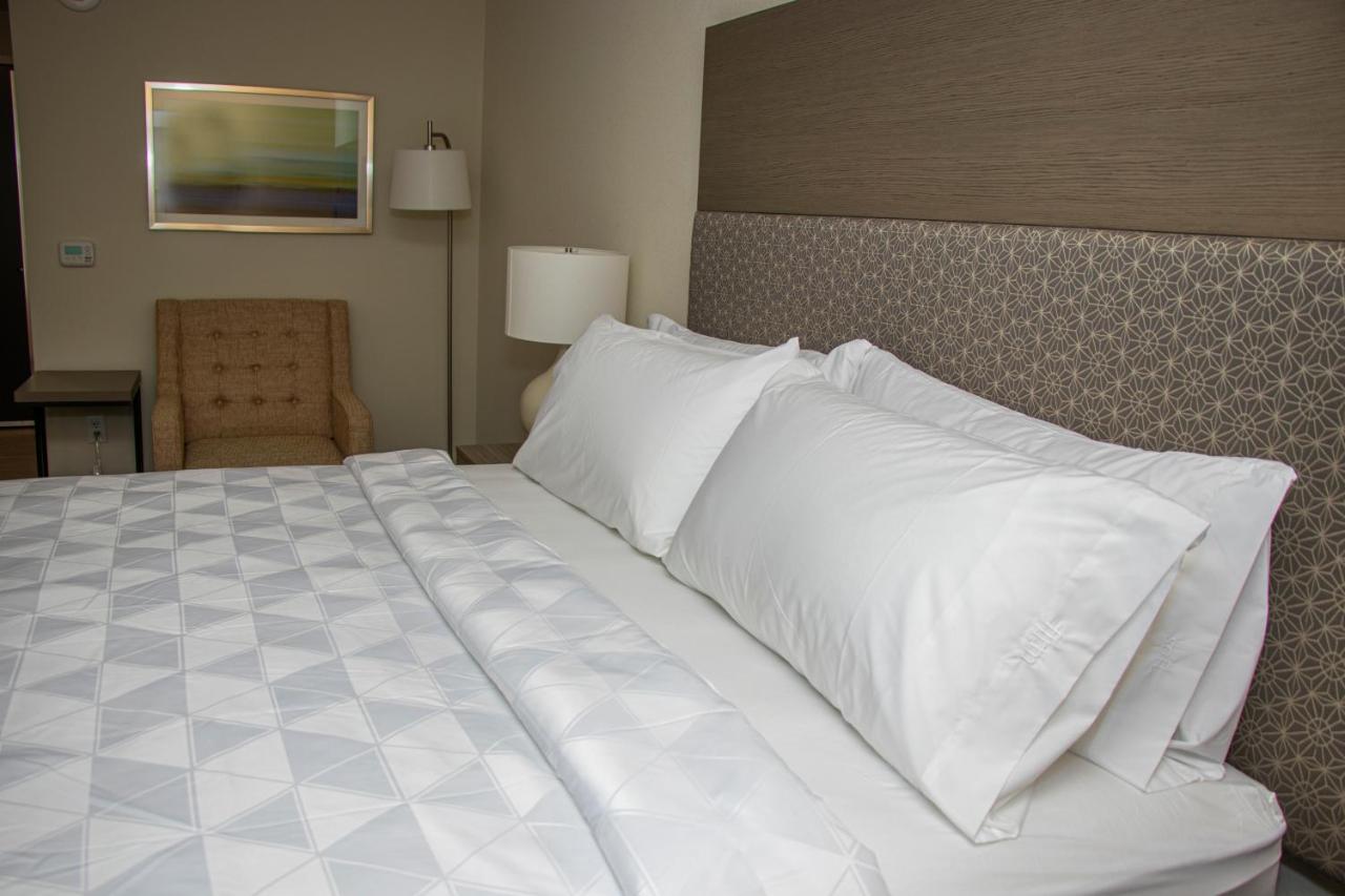 King Room - Hearing Accessible - Non-Smoking at Holiday Inn Kansas City - Northeast by IHG