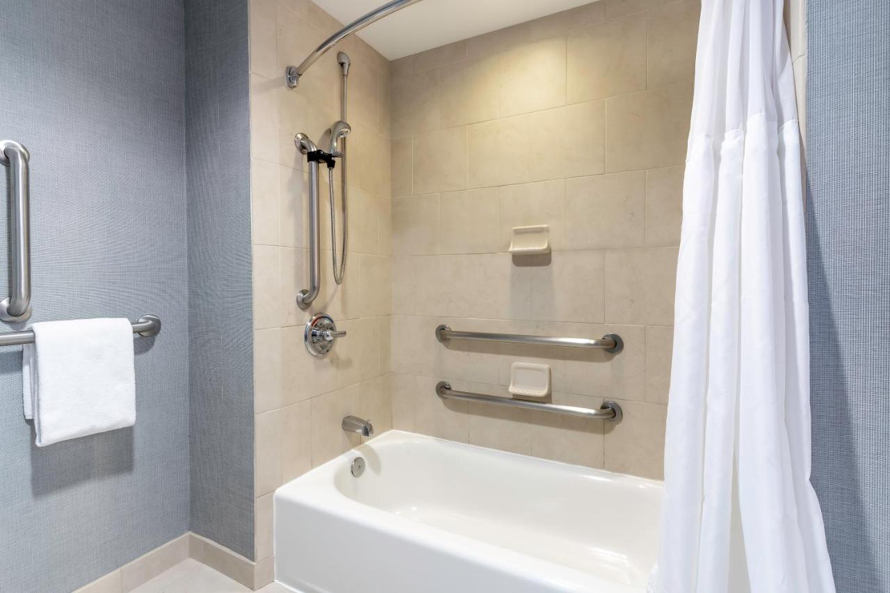 Ada 2 Queens Tub at Hyatt Place Salt Lake City Airport