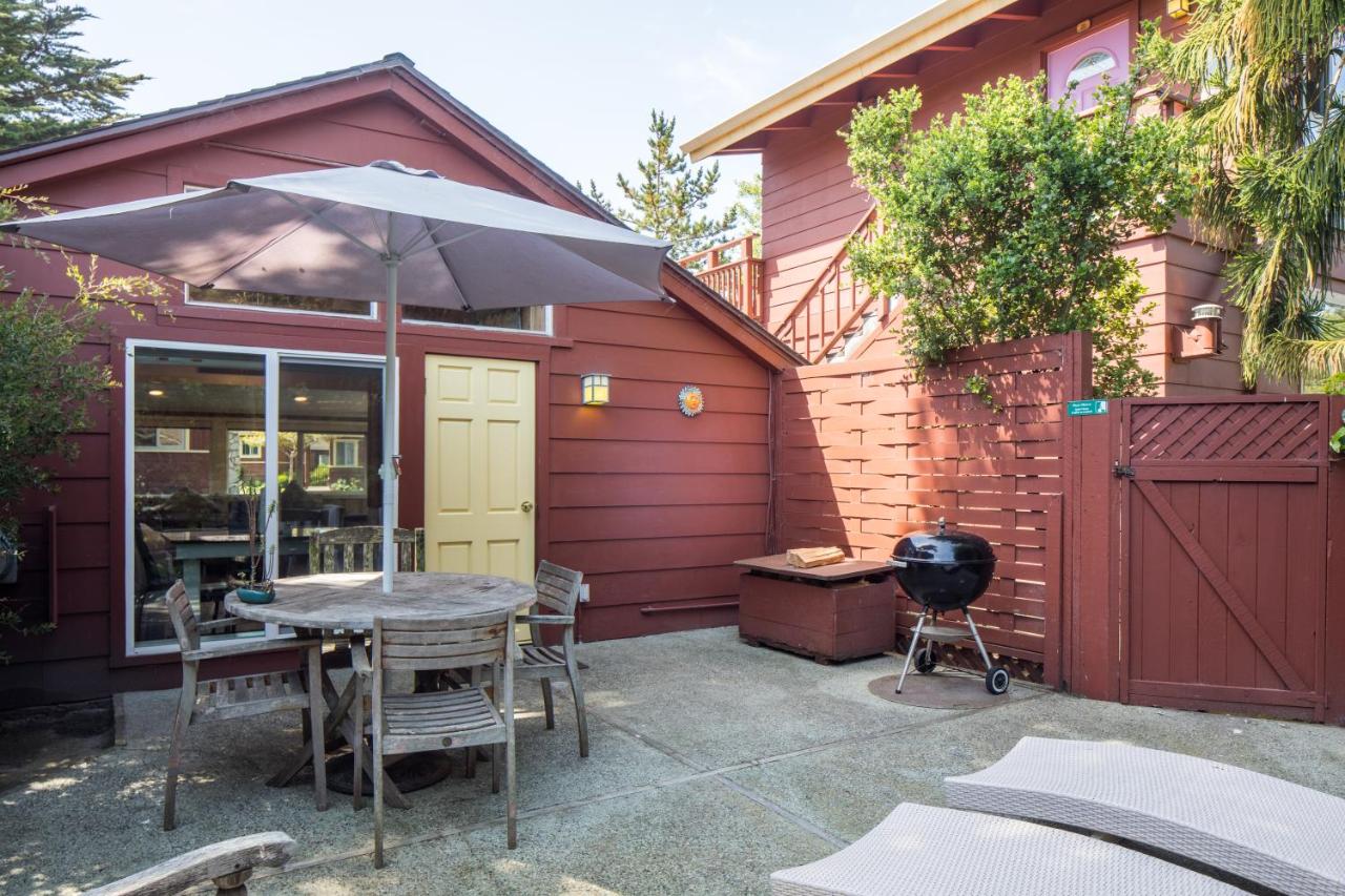 | Andril Fireplace Cottages