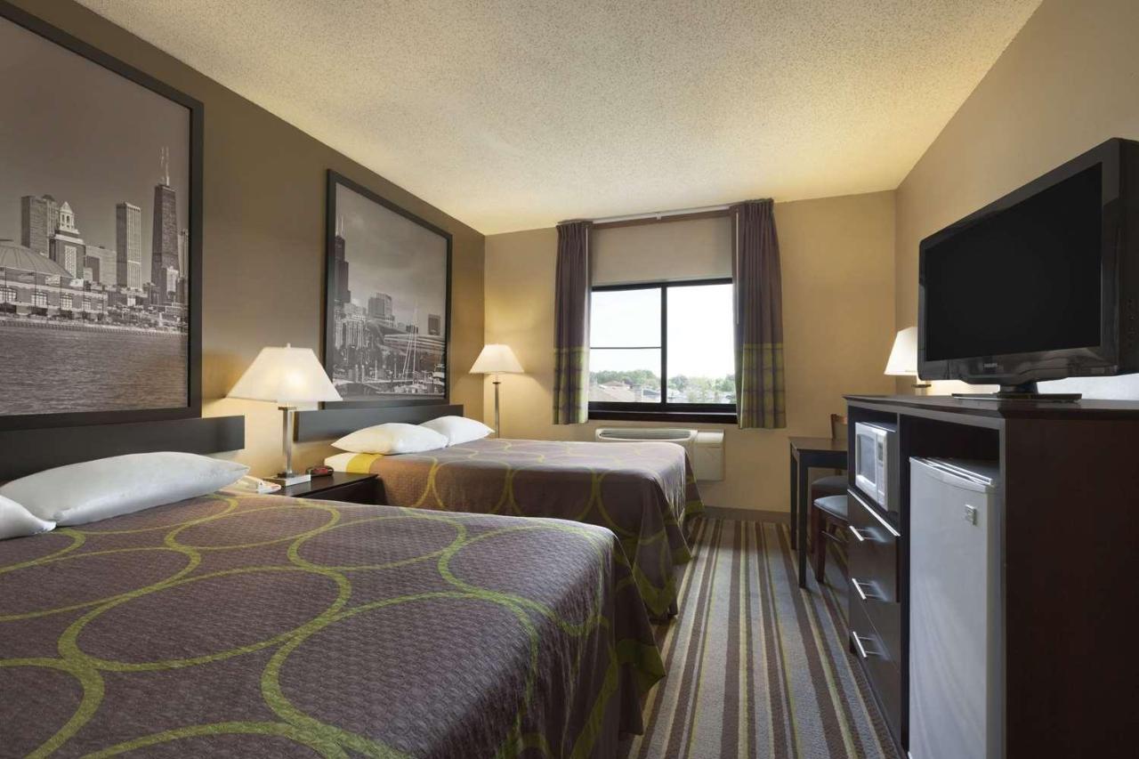 | Super 8 by Wyndham Bridgeview/Chicago Area