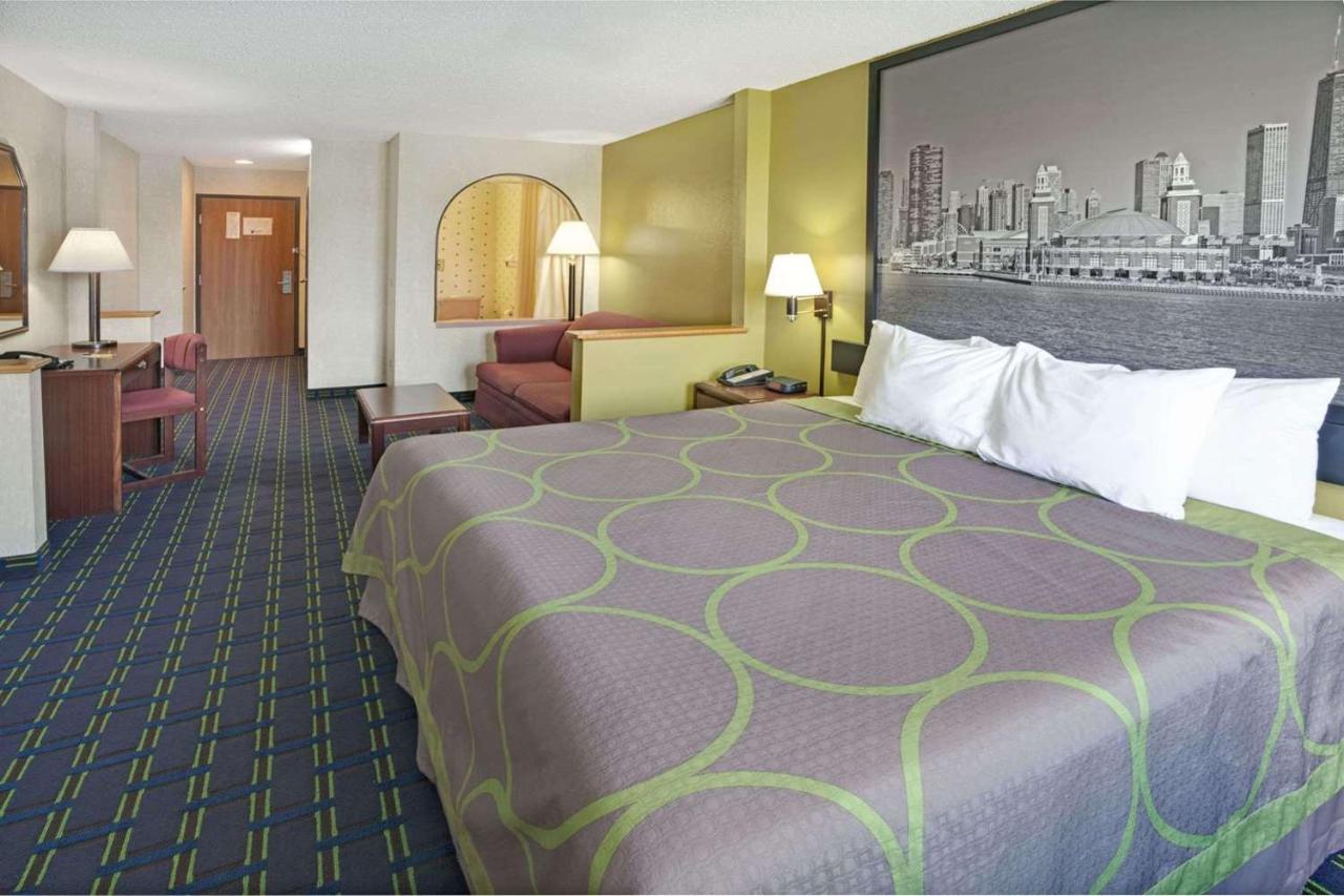 King Studio Suite - Non-Smoking at Super 8 by Wyndham Monee